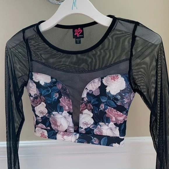 2B Bebe size XS Deep V Floral Crop Top - Picture 1 of 15